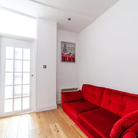Spacious Retreat 2-Bed In Popular Camden Town ลอนดอน ภายนอก รูปภาพ