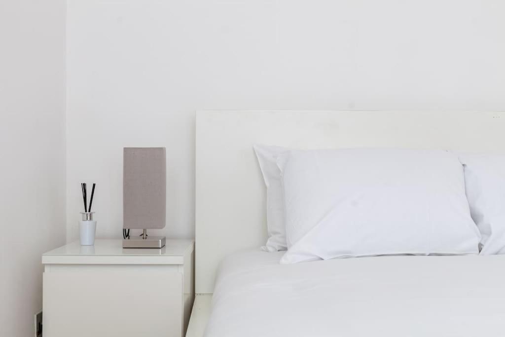 Spacious Retreat 2-Bed In Popular Camden Town ลอนดอน ภายนอก รูปภาพ