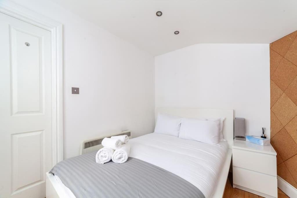 Spacious Retreat 2-Bed In Popular Camden Town ลอนดอน ภายนอก รูปภาพ