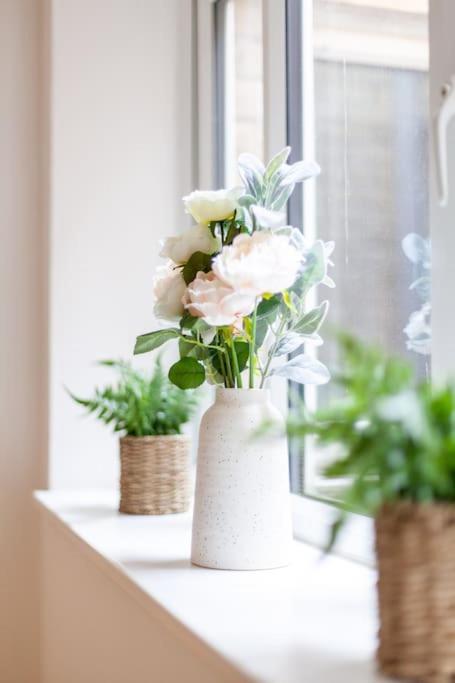 Spacious Retreat 2-Bed In Popular Camden Town ลอนดอน ภายนอก รูปภาพ
