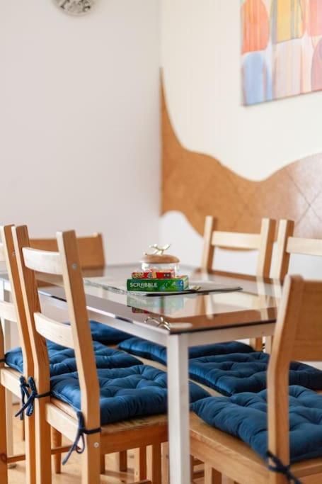 Spacious Retreat 2-Bed In Popular Camden Town ลอนดอน ภายนอก รูปภาพ