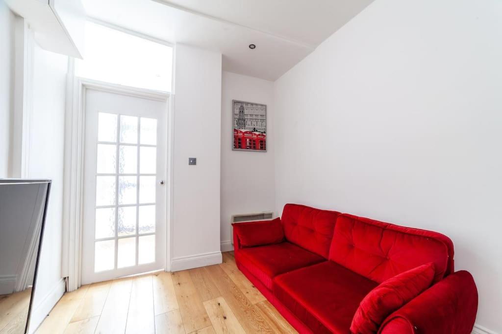 Spacious Retreat 2-Bed In Popular Camden Town ลอนดอน ภายนอก รูปภาพ