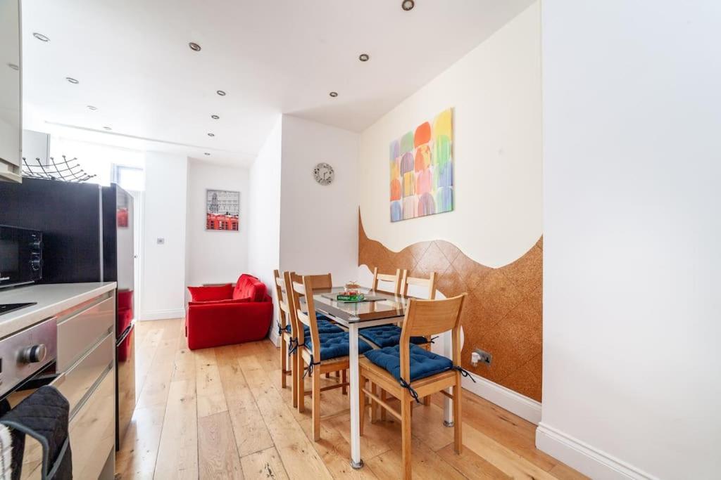Spacious Retreat 2-Bed In Popular Camden Town ลอนดอน ภายนอก รูปภาพ